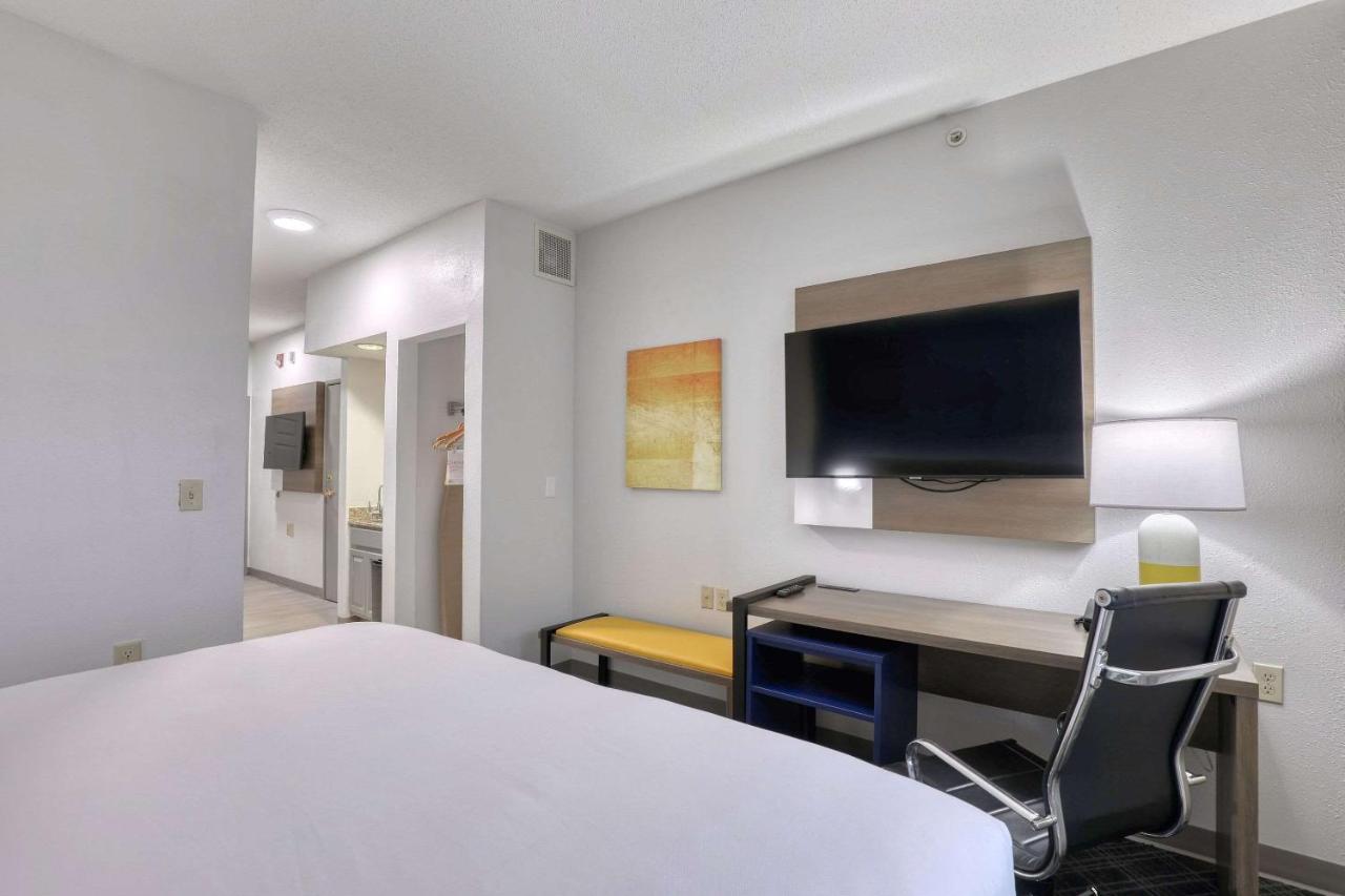 Comfort Suites Milwaukee Airport Oak Creek Exteriör bild