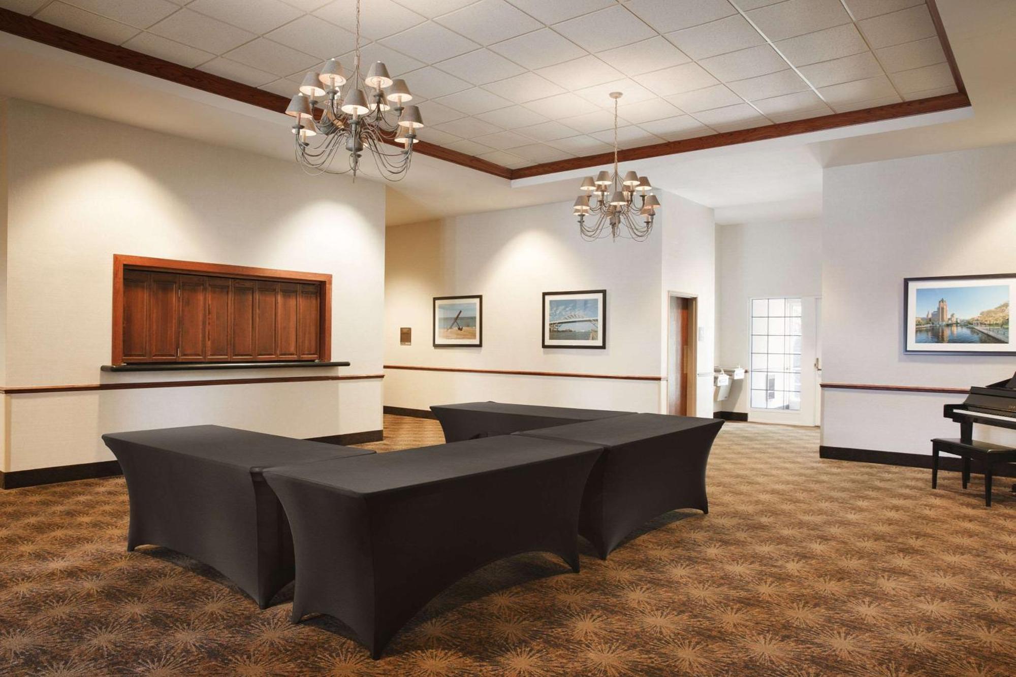 Comfort Suites Milwaukee Airport Oak Creek Exteriör bild